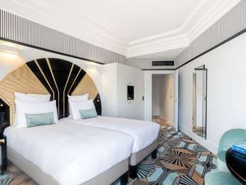 Superior Room with 2 single beds and a balcony