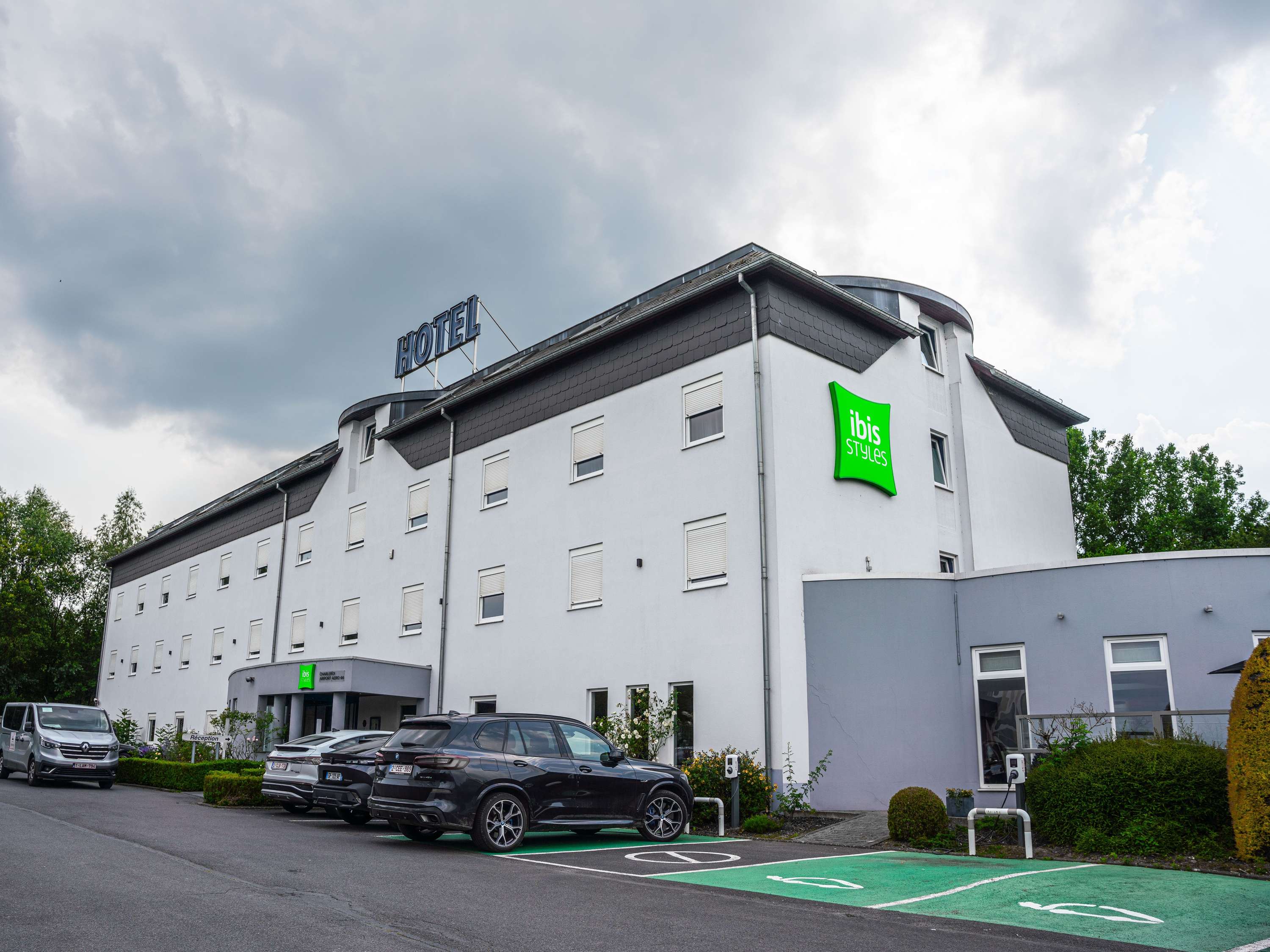 宜必思尚品沙勒罗瓦机场 Aero 44 酒店