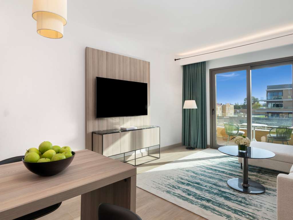 Executive Suite, Pool View