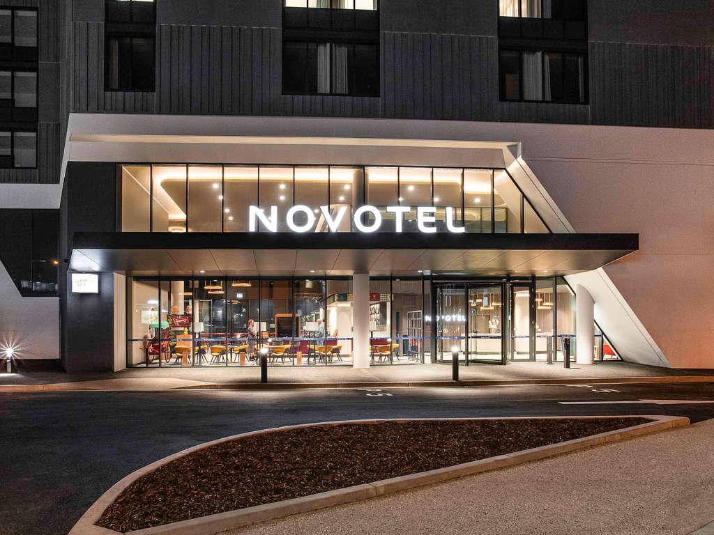 Novotel Devonport - Image 1