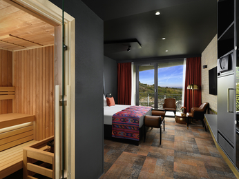 DELUXE ROOM, 1 KING-SIZE BED, PRIVATE SAUNA, PANORAMA VIEW