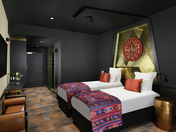 SUPERIOR ROOM, 2 SINGLE BEDS, CONVERTABLE TO KING-SIZE BED, POOL VIEW, photo 2