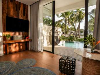 DELUXE ROOM, 1 King Bed, Pool Access, Nature View