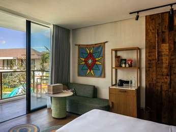 SUPERIOR ROOM, 1 King Bed, Nature View, photo 2