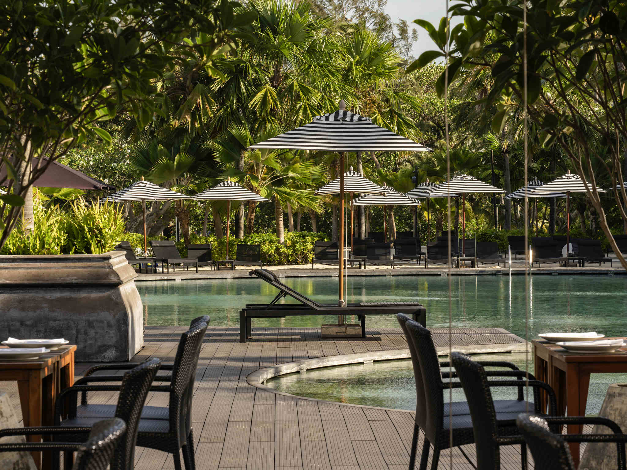 Пхукет резорт арт карон бич. Пульман Карон Пхукет. Pullman Phuket Arcadia Karon Beach Resort 5. Ча ам Таиланд
