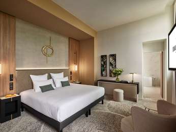 Deluxe suite with 1 large bed