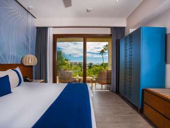 Lush Room King Size Bed - Garden View, photo 1
