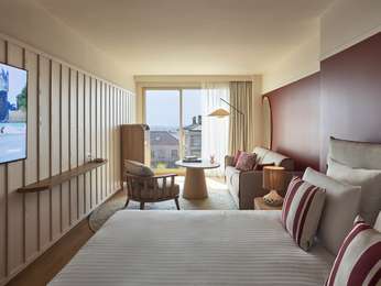 Junior suite with 1 king-size bed and 1 double sofa bed