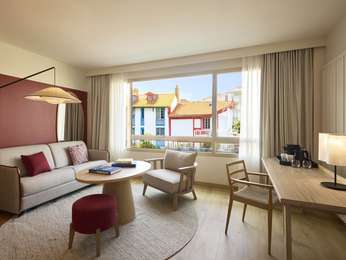 Deluxe Suite with 1 king-size bed and 1 doublesofa bed