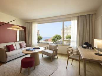 Deluxe Suite with 1 king-size bed and 1 doublesofa bed, ocean view