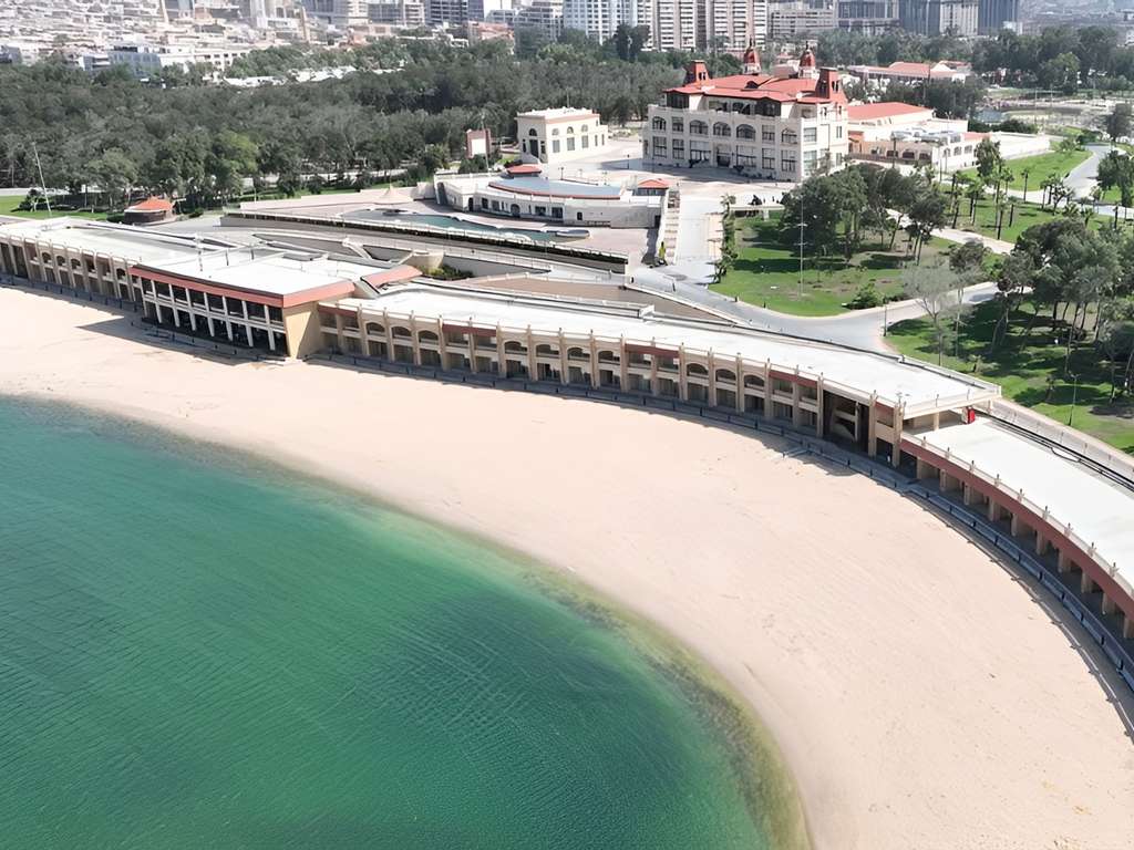 الفندق 8