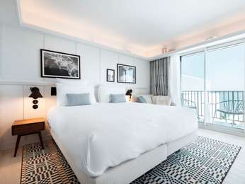 Deluxe Room, 1 king-size bed and 1 single sofa-bed, balcony with ocean view