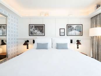 Classic Room, 1 king-size bed, balcony overlooking the forest, photo 2