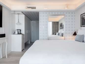 Classic Room, 1 king-size bed, balcony overlooking the forest, photo 3