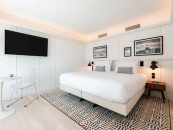 La Domaniale Exec. Suite, 1 king-size bed, 1 dbl sofa-bed, sea view balcony
