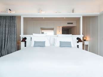 Junior Suite, 1 king-size bed and 1 double sofa-bed, ocean view