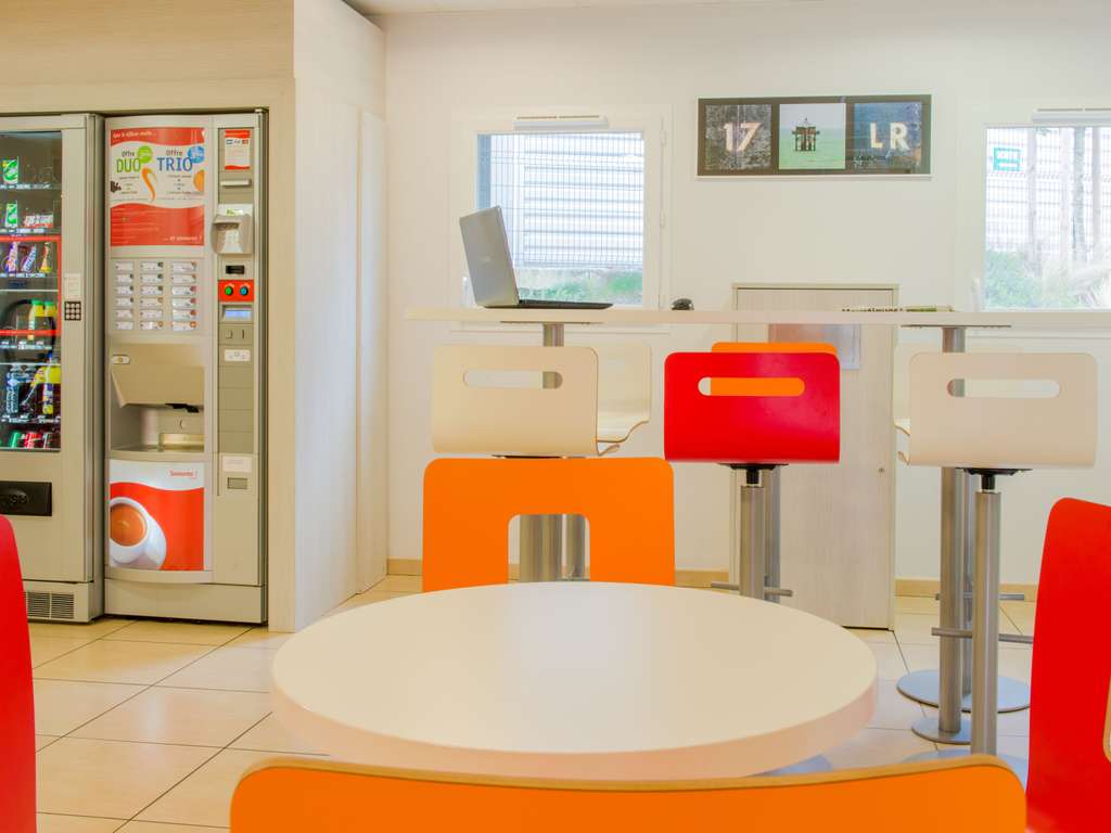 Hotel Eco La Rochelle Centre les Minimes - Image 4