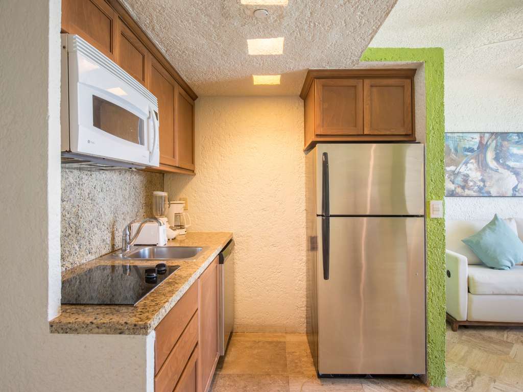 Privilege 1bedroom, king bed, living, kitchen, dining, 2 baths, jacuzzi, balcony, lagoon view — photo 5