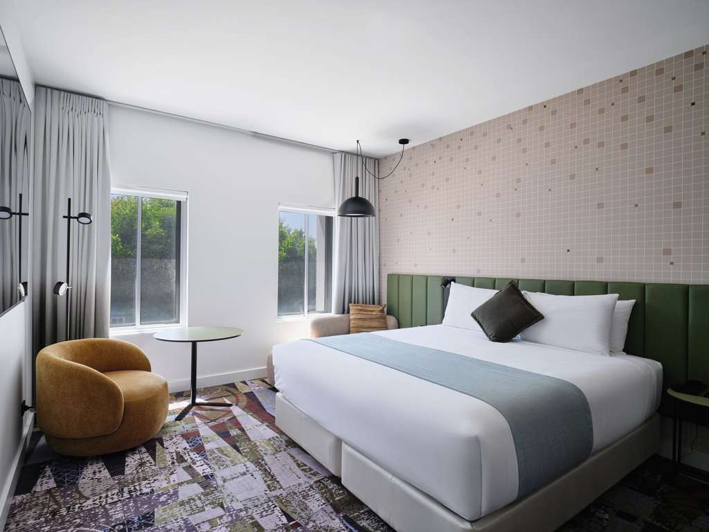Novotel St Kilda - Image 2