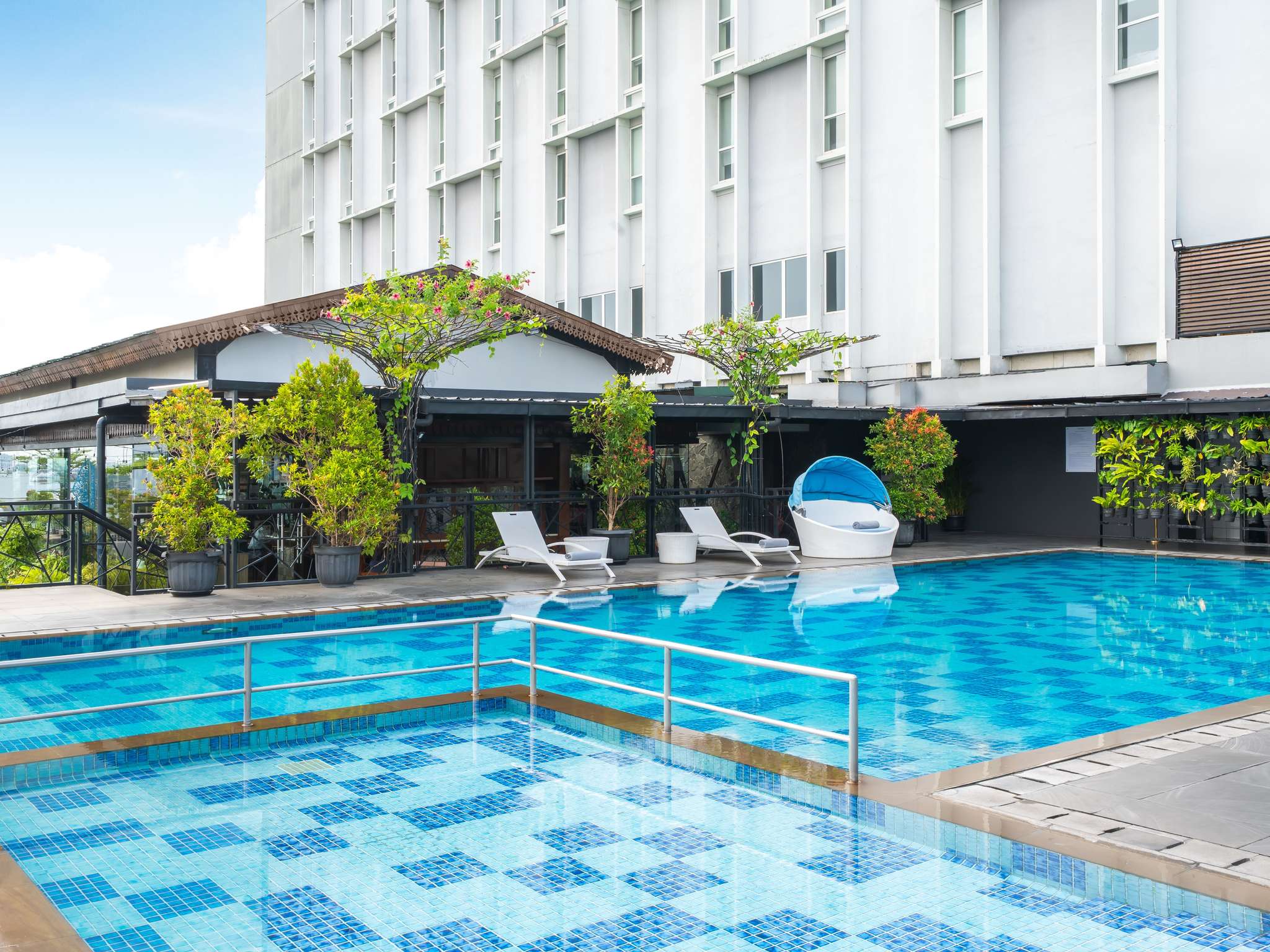 Mercure Solo