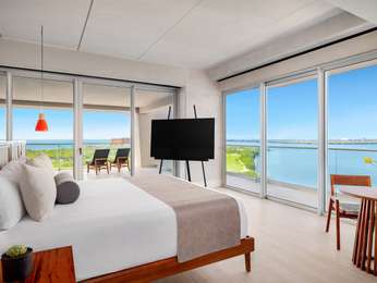 Mondrian+ XL Corner Suite Panoramic King